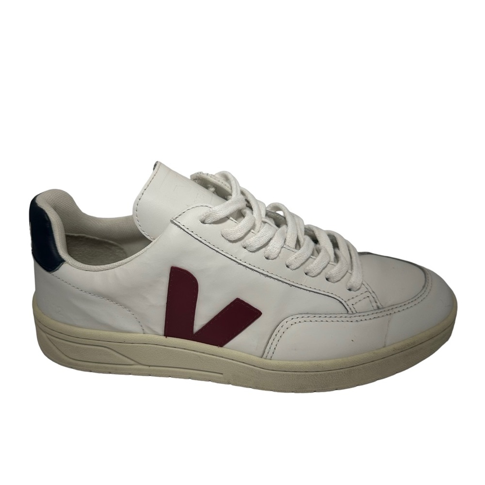 Women’s veja sneakers size 9 white/cream